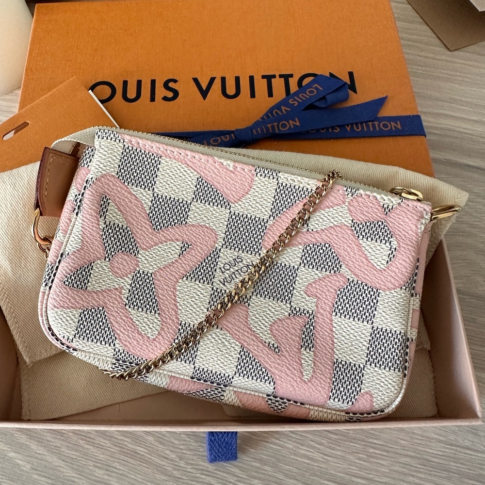 Louis Vuitton tahitienne mini pochette